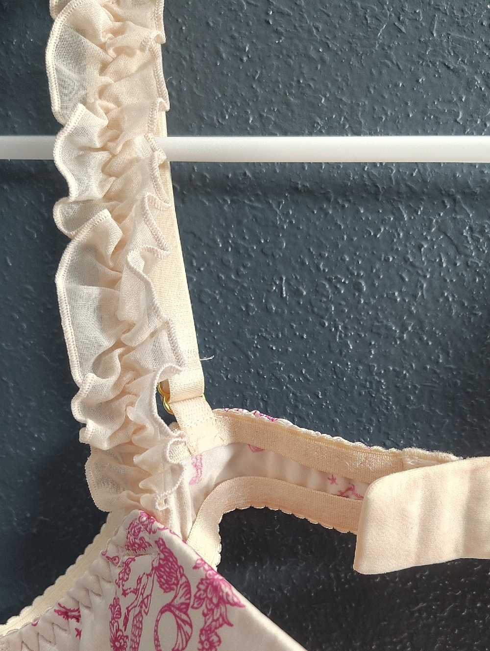 Victoria Secret's Sexy Little Things Y2k Mermaid Pink Peach Bra - Picture 5 of 11